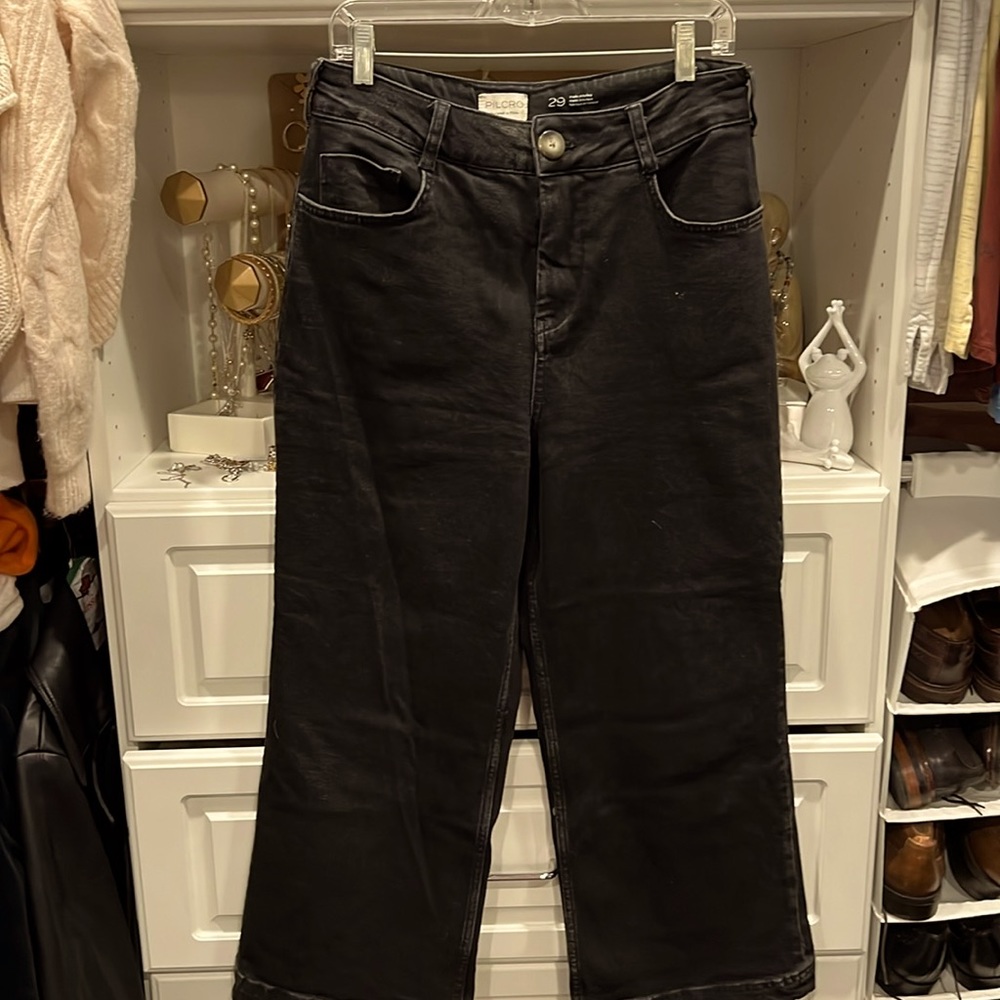 Pilcro “the skipper” black denim wide legged jean, size 29. High rise cropped